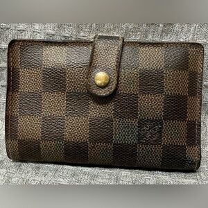 Louis Vuitton wallet -authenticated with Pro authenticators.